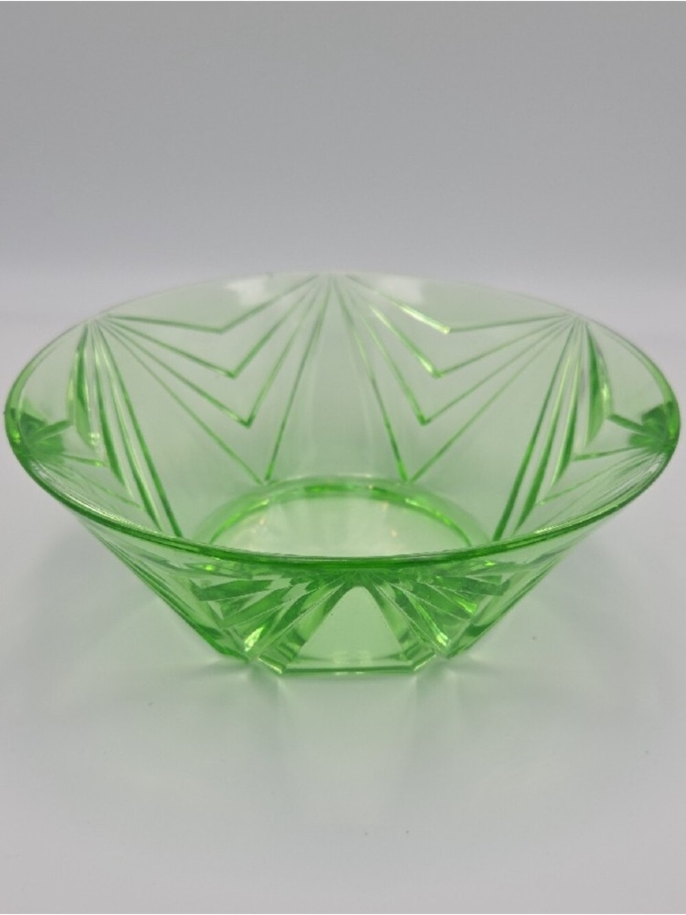 Green Pressed-Glass Decorative Bowl - Vibrant Accent